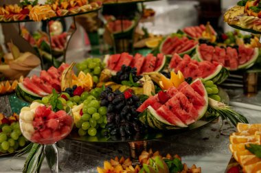 Düğün büfesinde karpuz