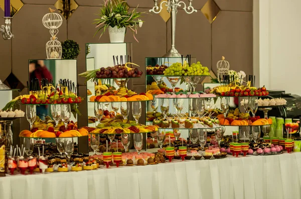 Fruktskivor Vid Bröllopsbuffén — Stockfoto