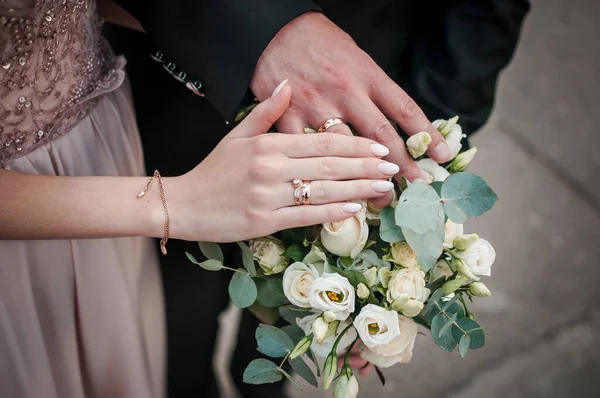 Hands Bride Groom Bouquet — Stock Photo, Image