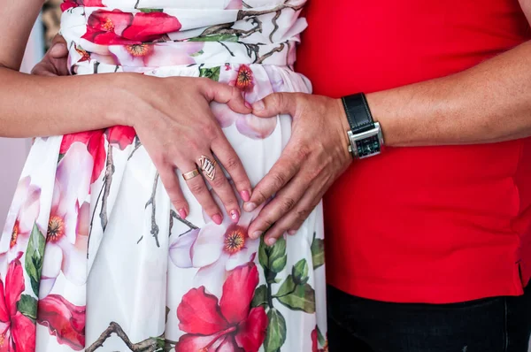 Manos Del Hombre Mujer Vientre Embarazada —  Fotos de Stock