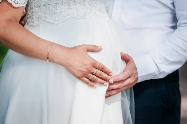 Manos Del Hombre Mujer Vientre Embarazada —  Fotos de Stock