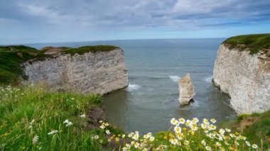 Queen Rock 'ın Timelapse' ı Flamborough Head yakınlarındaki tebeşir kayalıklarının bir parçası, Doğu Yorkshire, İngiltere