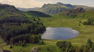 Blea Tarn İHA görüntüleri Blea Moss ve Blea Tarn, The Lake District, İngiltere