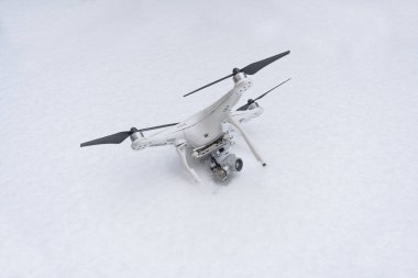 Düşen uçak. Karda düşmüş. Hayalet 3.