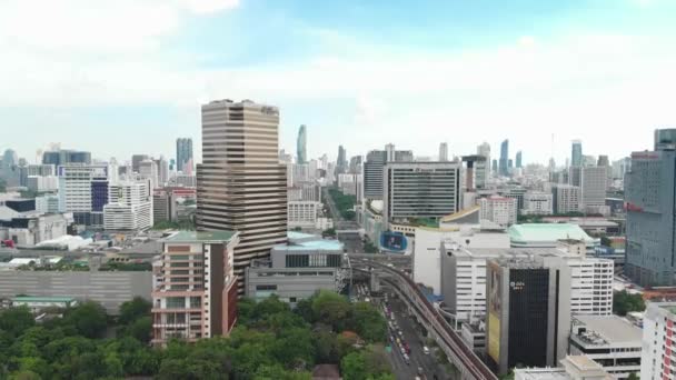 Letecký pohled na ulice Bangkoku za denního světla. — Stock video
