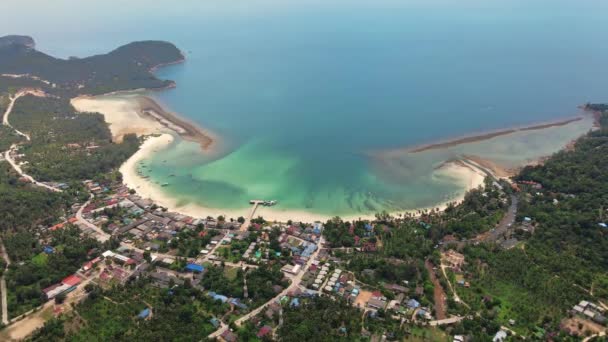 Veduta aerea della spiaggia di Chalok Lam sull'isola di Koh Phangan in Thailandia — Video Stock