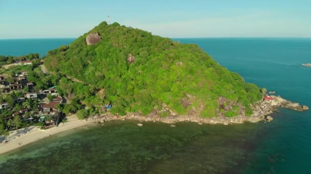 Vista aérea de la costa de la isla de Koh Phangan en Tailandia — Vídeos de Stock