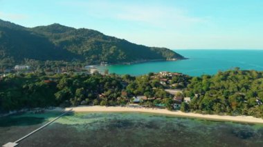Tayland 'daki Koh Phangan adasının kıyı şeridi manzarası