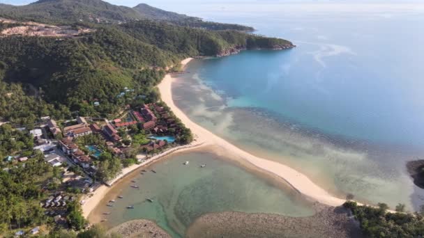 Vista aérea drone Exotic Mae Haad praia ilha Ko Phangan Tailândia . — Vídeo de Stock