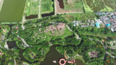 Bangkok 'taki Mueang Boran Antik Siyam Kültür Parkı' nın havadan görünüşü