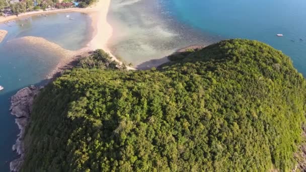 Drohnenbild der Insel Koh Ma Ko Phangan in Thailand. Exotische Küste Mae Haad Strand — Stockvideo