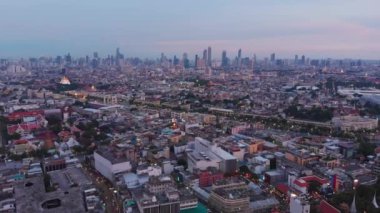 Akşam vakti Bangkok 'un hava manzarası