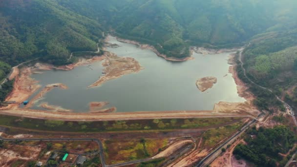 Vista aérea do reservatório de água da barragem de Niew Ban Bang em Phuket — Vídeo de Stock