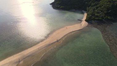 Hava aracı görüntüsü Koh Ma adası Ko Phangan Tayland. Mae Haad Sahili