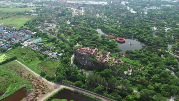 Vista aérea del parque cultural Mueang Boran Ancient Siam en Bangkok — Vídeos de Stock