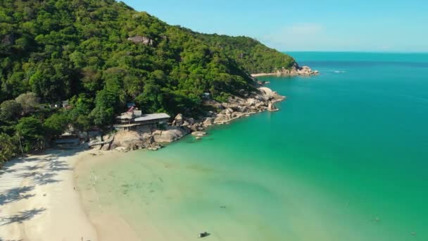 Vista aérea de la costa de la isla de Koh Phangan en Tailandia — Vídeos de Stock