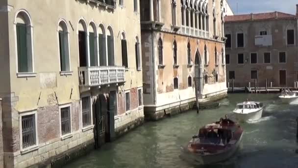 Boat Sails Canal Venice Journey Italy City Water — Stock Video