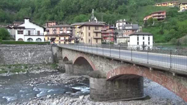 Hegyi Folyó Olasz Város San Pellegrino Híd — Stock videók