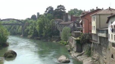 Otomotiv demir köprü şehir Nehri.