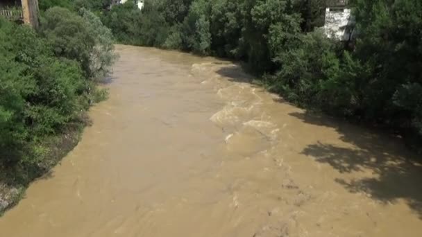 Inundación Agua Sucia Río Corriente Barro Río Desbordó — Vídeo de stock