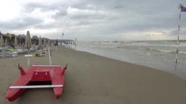 Deniz fırtınası. Beach bir dinlenme olmadan. Kötü hava.