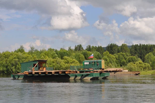 Fähre Über Den Fluss Überquerung Des Flusses Sibirien — Stockfoto