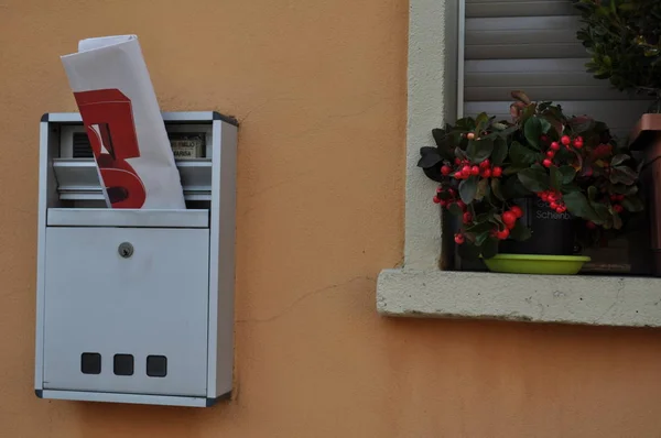 Posta gazetesi reklam. Kitapçık indirimlerle. Satış hakkında kamuoyuna bilgi.