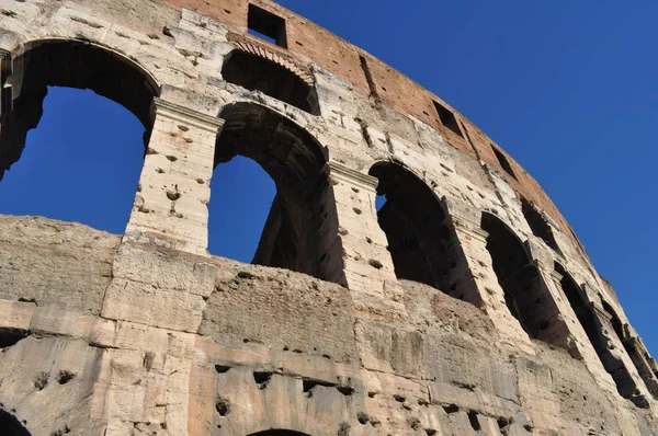 Roma'daki Colosseum. İtalya'ya yolculuk.