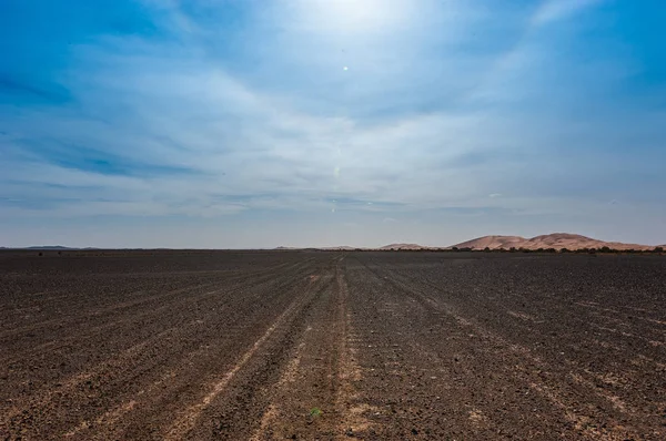 Merzouga tepeleri ve siyah çöl, Güney Fas görünümü