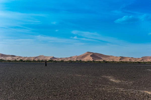 Merzouga Tepeleri Siyah Çöl Güney Fas Görünümü — Stok fotoğraf