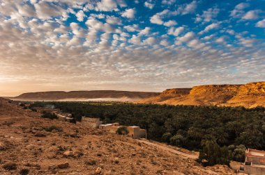 Dragan Vadisi'nde Zagora Güney Fas, Afrika yakınlarında küçük bir köy dışında güzel manzara
