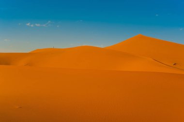 Erg African Merzouga tarık yakınındaki Dunes