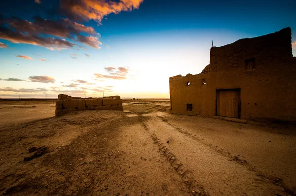 Casa Ruinas Pequeño Pueblo Del Desierto Del Sahara Cerca Merzouga — Foto de Stock