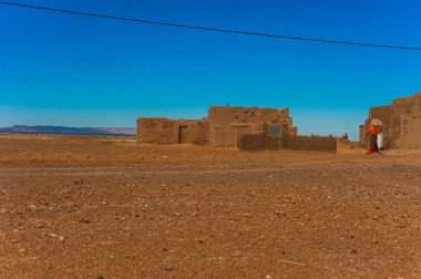 Waman yürüyüş Merzouga, Fas yakınındaki küçük köyde