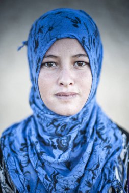 Genç kadının yanına Merzouga, Fas portresi