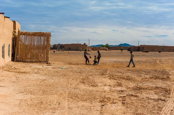 Boys Play Football Small Village Merzouga Morocco — Stock Photo, Image