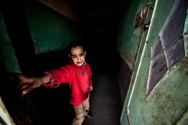 Портрет Маленького Мальчика Перед Домом Мерзуге Марокко — стоковое фото