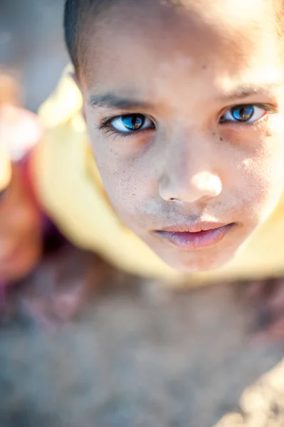 Porträt Von Kindern Die Die Kamera Schauen — Stockfoto