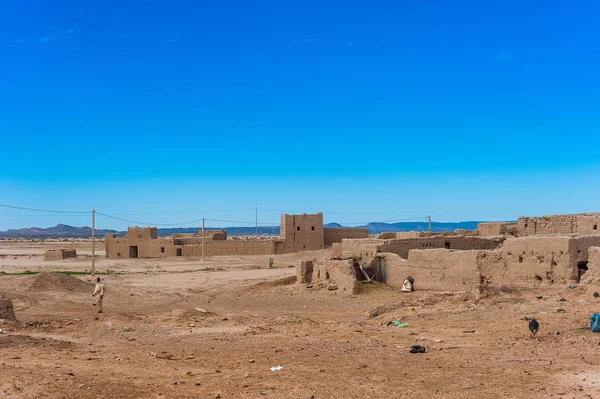 Femme Dans Petite Ferme Dans Petit Village Près Merzouga Maroc — Photo