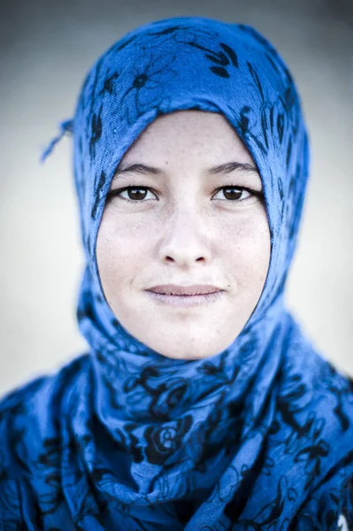 Genç kadının yanına Merzouga, Fas portresi