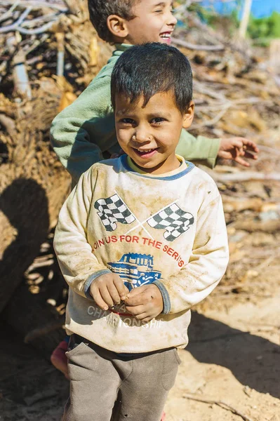 Παιδιά Που Παίζουν Στο Χωριό Merzouga Μαρόκο — Φωτογραφία Αρχείου