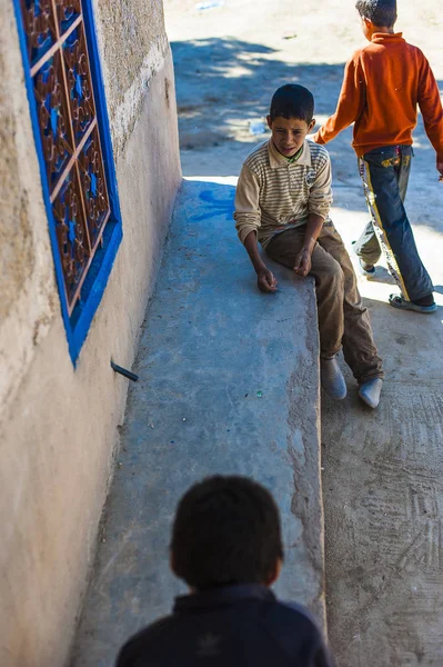Niños Jugando Aldea Merzouga Marruecos — Foto de Stock