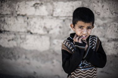 Köy Merzouga, Fas kamerada bakarak bir çocuk portresi