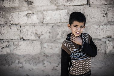 Köy Merzouga, Fas kamerada bakarak bir çocuk portresi
