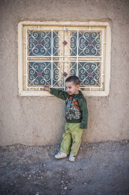 Bir çocuk köyü Merzouga, Fas portresi
