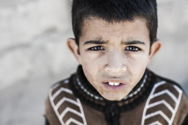 Podobizna Chlapce Díval Kameru Obci Merzouga Maroko — Stock fotografie