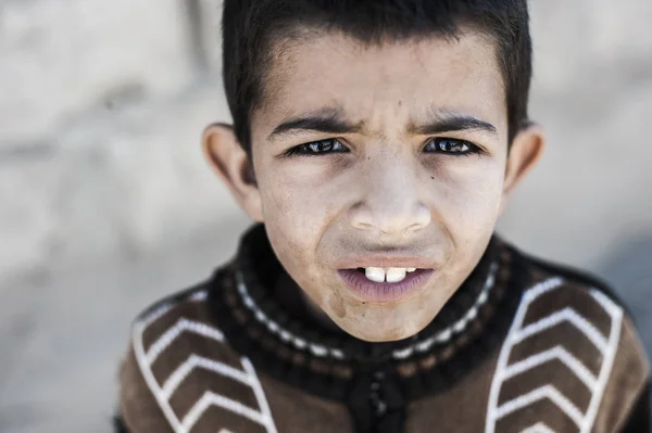 Portrait Garçon Regardant Caméra Dans Village Merzouga Maroc — Photo