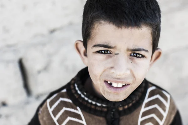 Portret Van Een Jongen Kijken Camera Dorp Merzouga Marokko — Stockfoto