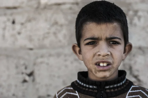 Retrato Menino Olhando Para Câmera Aldeia Merzouga Marrocos — Fotografia de Stock