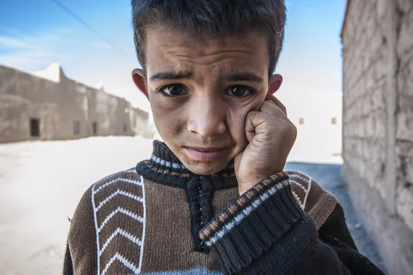 Retrato Niño Mirando Cámara Aldea Merzouga Marruecos — Foto de Stock